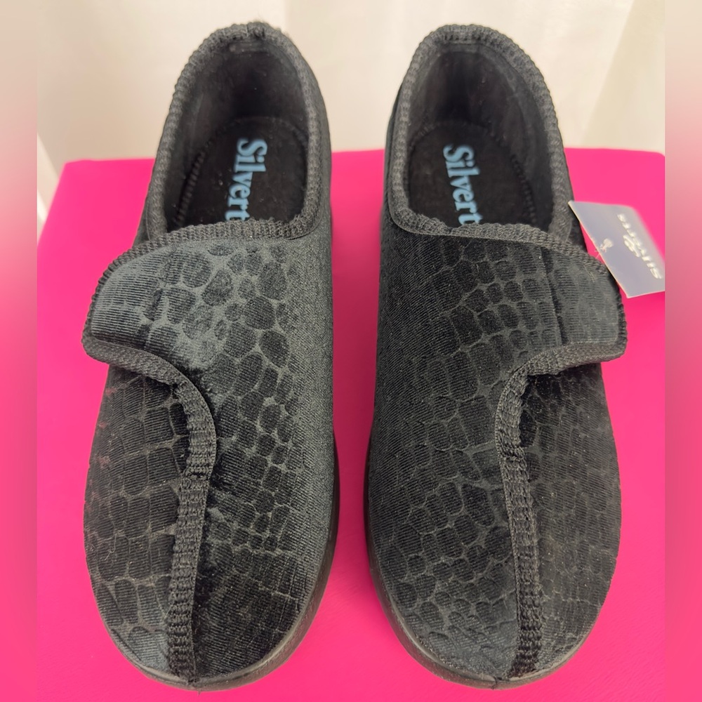 Silverts Women Extra Wide Easy Closure Comfort Slipper Black Animal Print  8 NWT